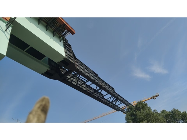 新建合武高鐵湖北段HWZQ-4標(biāo)工程鋼梁架設(shè)、頂推、下落