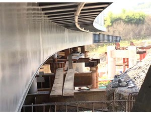 對(duì)于液壓千斤頂出現(xiàn)的一些難題作出的處理